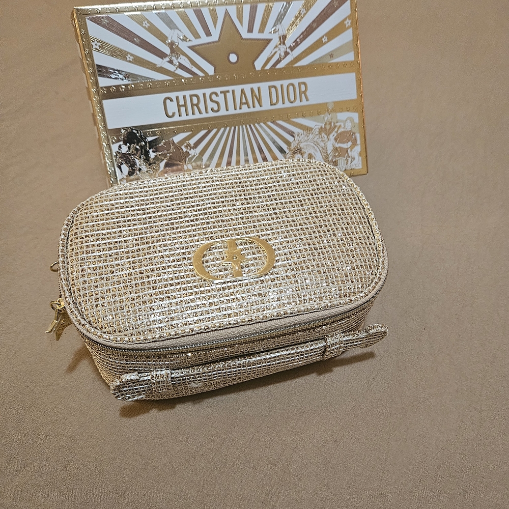 Dior Shimmering Gold Cosmetic Case. - Picture 4 of 5